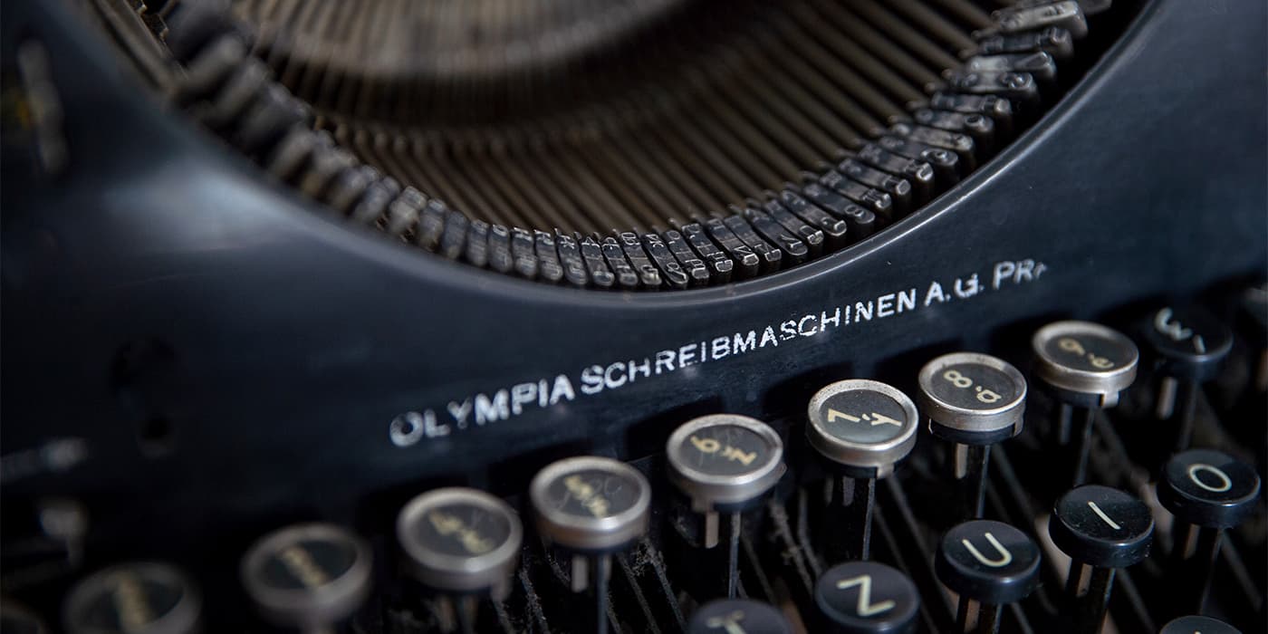 Alte Schreibmaschine Baumann & Partner